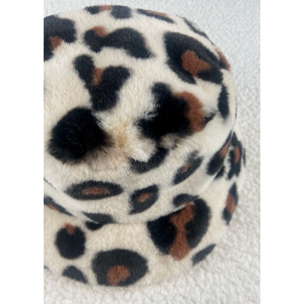 BADGLEY MISCHKA • Leopard Print Faux Fur Bucket Hat - Picture 5 of 11